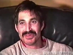 Gay homemade video of mature man Mike jacking off.